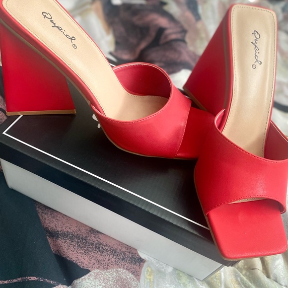 Red Mini Slip In - Picture 2 of 3